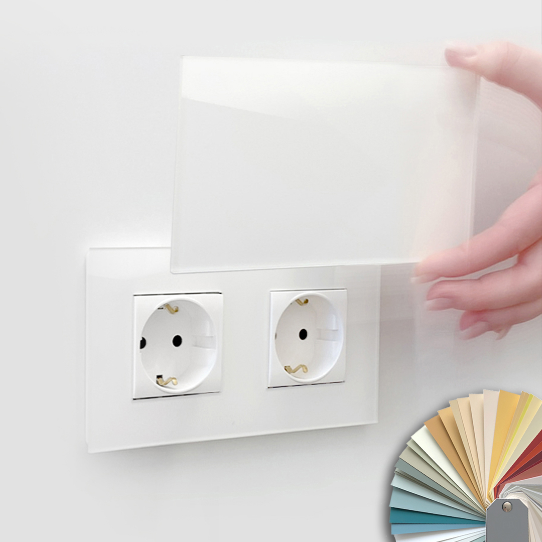 Weiße Design-Steckdose mit Abdeckungen in Glas-Optik Design Award Gewinner MAXIM ROHDE+ROHDE